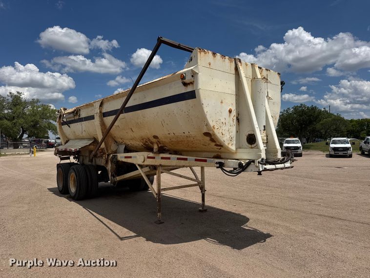 image for item NA9368 2001 Ranch end dump trailer