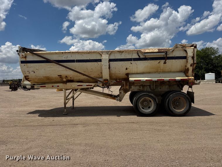 image for item NA9368 2001 Ranch end dump trailer