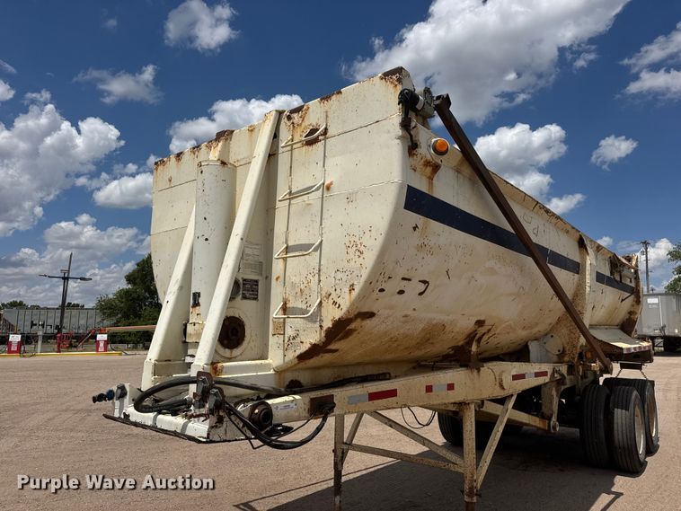 image for item NA9368 2001 Ranch end dump trailer