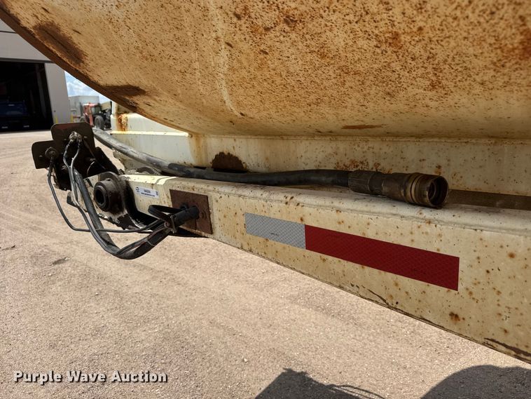 image for item NA9368 2001 Ranch end dump trailer