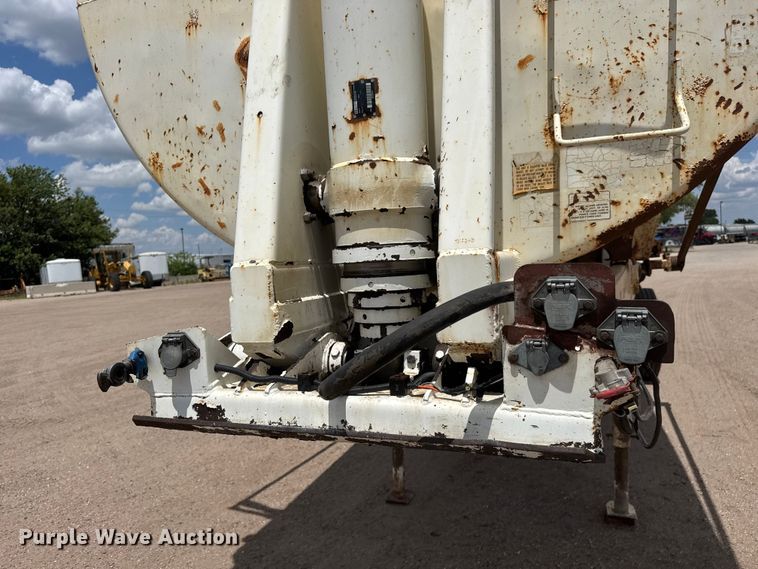 image for item NA9368 2001 Ranch end dump trailer