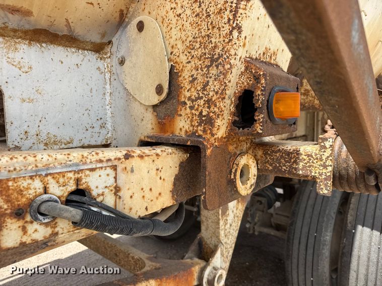 image for item NA9368 2001 Ranch end dump trailer