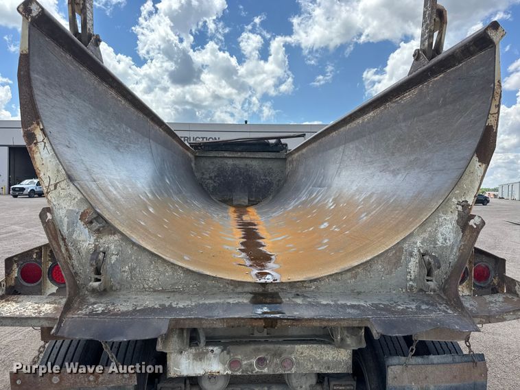 image for item NA9368 2001 Ranch end dump trailer
