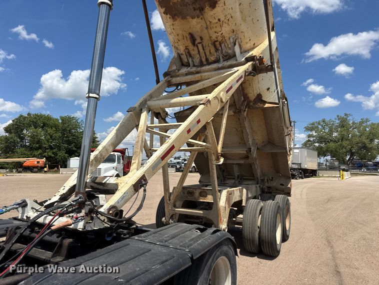 image for item NA9368 2001 Ranch end dump trailer