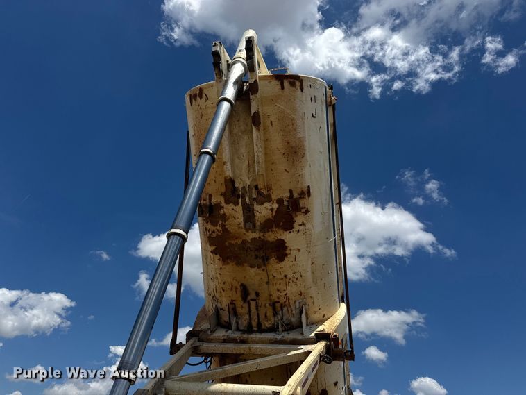 image for item NA9368 2001 Ranch end dump trailer