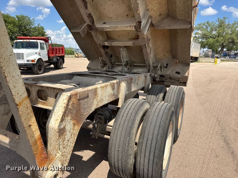 image for item NA9368 2001 Ranch end dump trailer