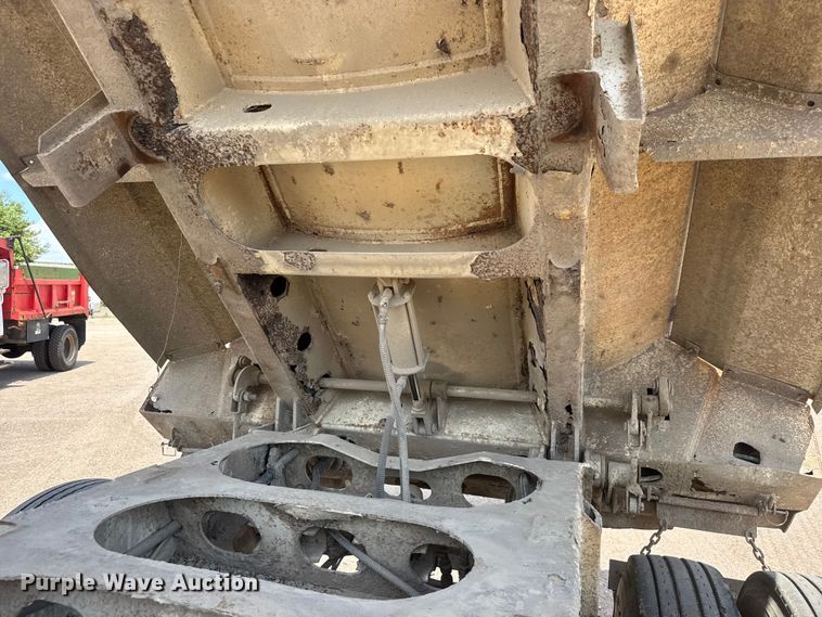 image for item NA9368 2001 Ranch end dump trailer