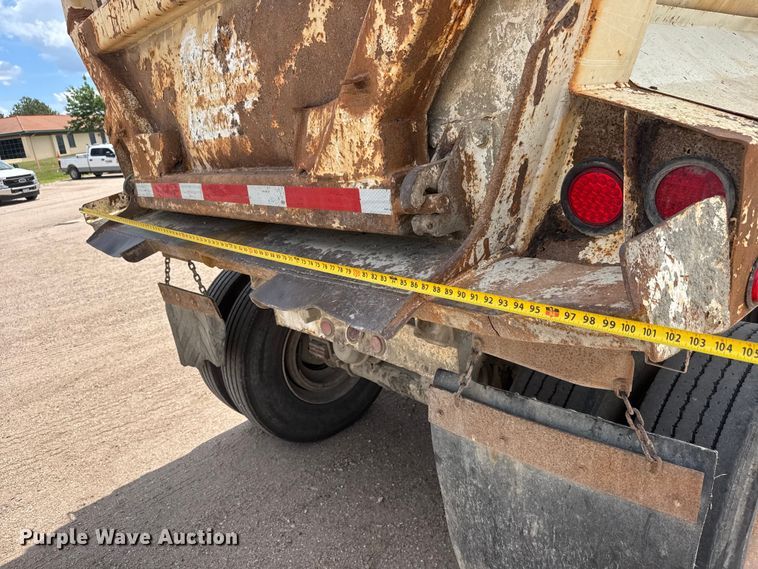image for item NA9368 2001 Ranch end dump trailer