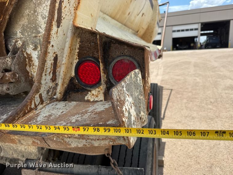image for item NA9368 2001 Ranch end dump trailer