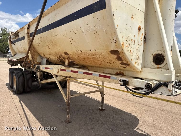 image for item NA9368 2001 Ranch end dump trailer