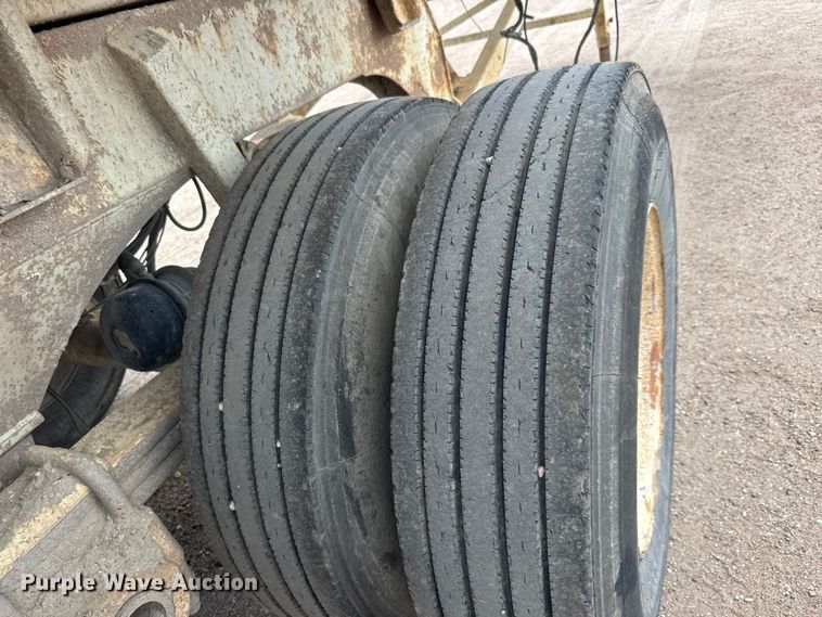 image for item NA9368 2001 Ranch end dump trailer