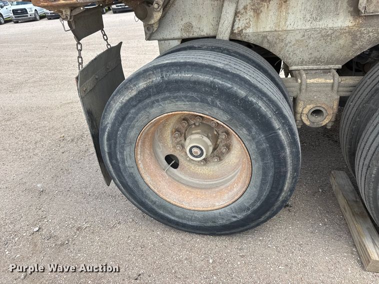 image for item NA9368 2001 Ranch end dump trailer