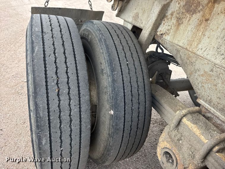 image for item NA9368 2001 Ranch end dump trailer