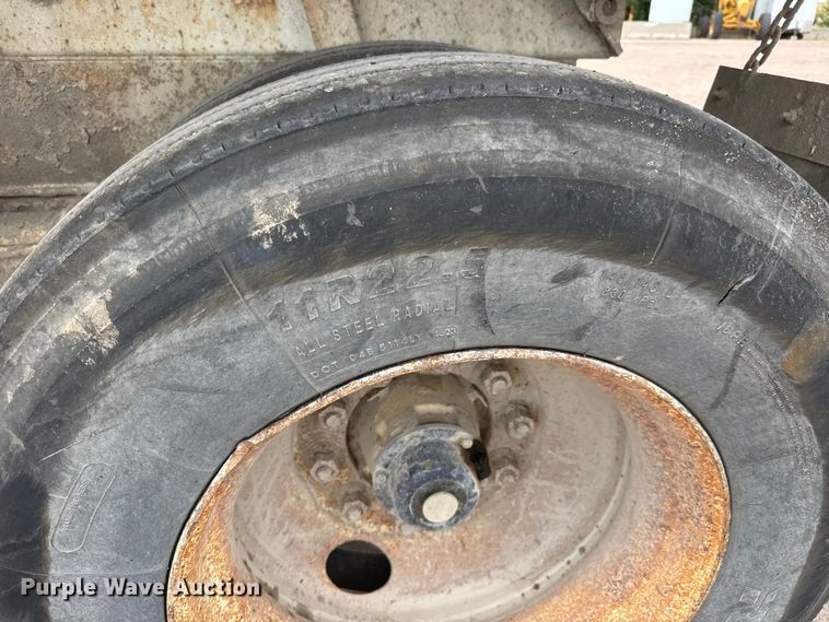 image for item NA9368 2001 Ranch end dump trailer