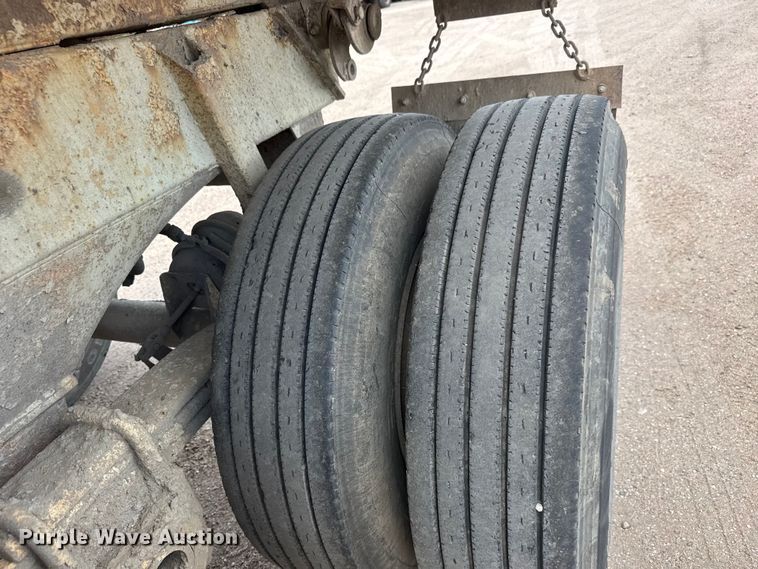 image for item NA9368 2001 Ranch end dump trailer