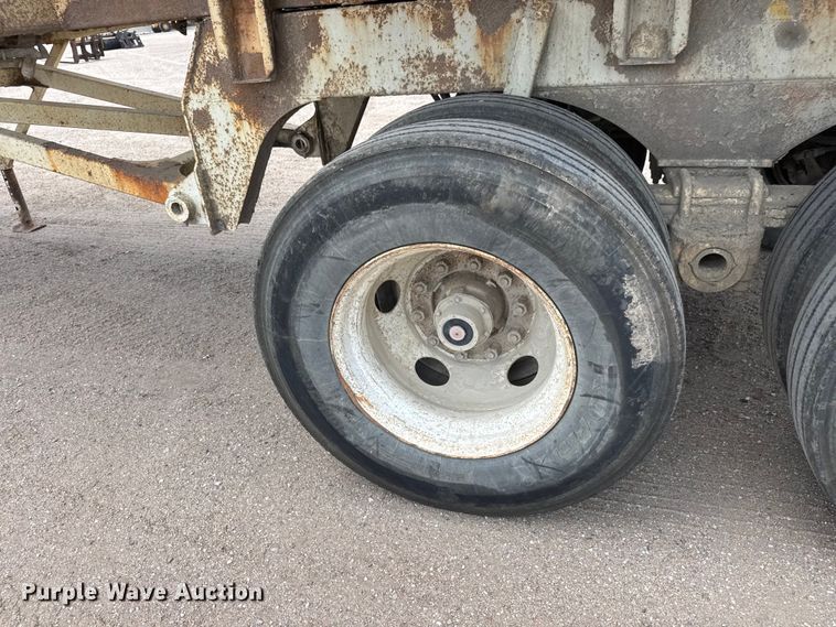image for item NA9368 2001 Ranch end dump trailer