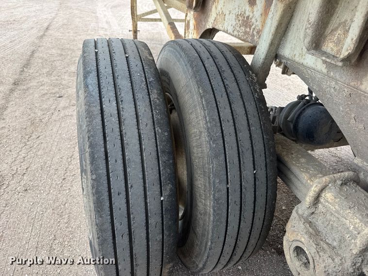image for item NA9368 2001 Ranch end dump trailer