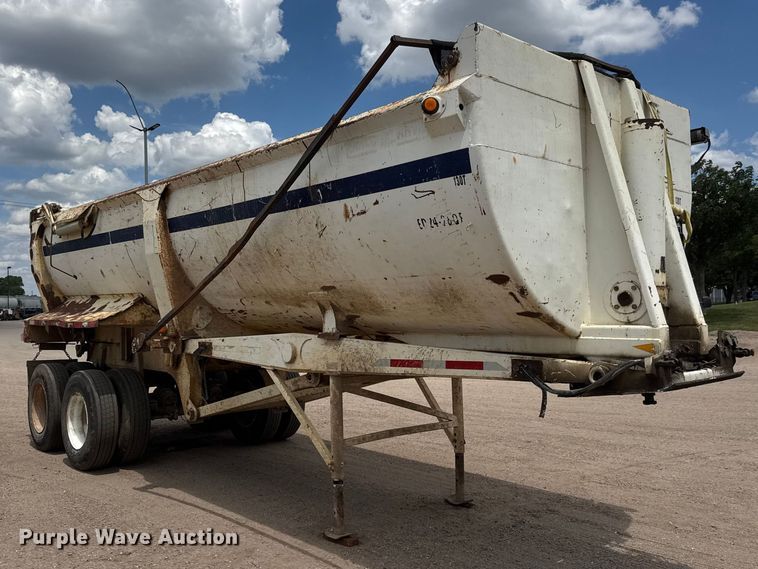 image for item NA9372 2001 Ranch end dump trailer