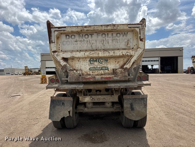image for item NA9372 2001 Ranch end dump trailer
