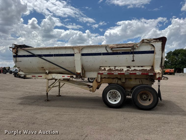 image for item NA9372 2001 Ranch end dump trailer