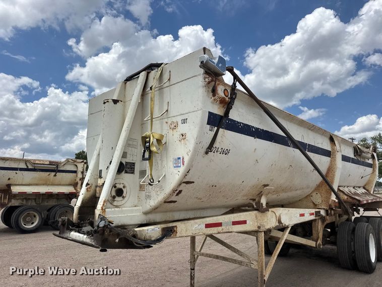 image for item NA9372 2001 Ranch end dump trailer