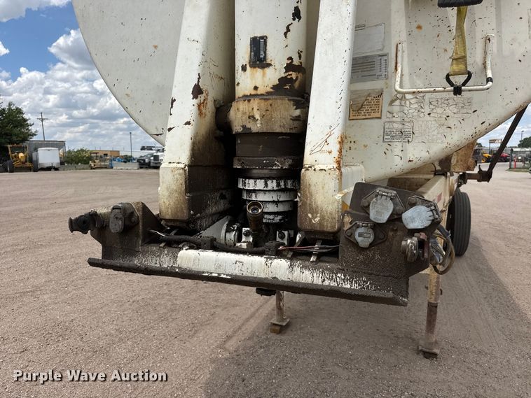 image for item NA9372 2001 Ranch end dump trailer