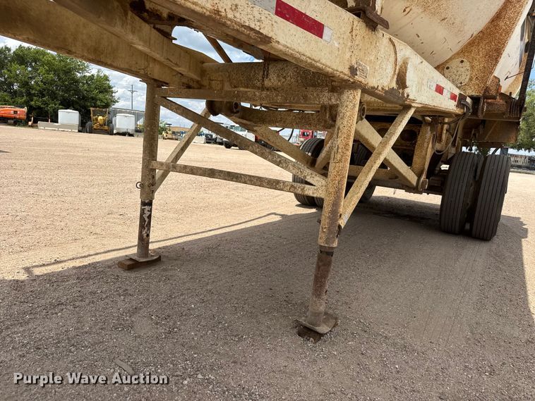 image for item NA9372 2001 Ranch end dump trailer