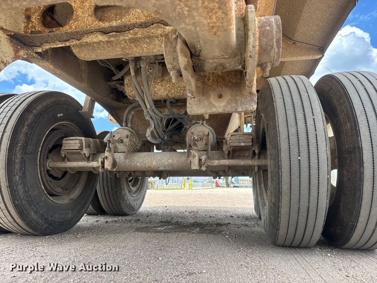 image for item NA9372 2001 Ranch end dump trailer