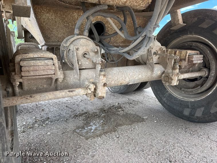 image for item NA9372 2001 Ranch end dump trailer