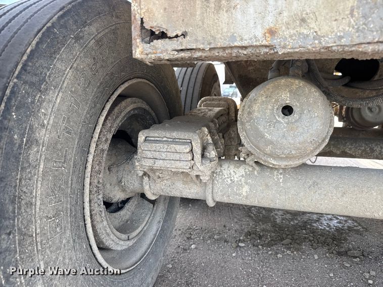 image for item NA9372 2001 Ranch end dump trailer