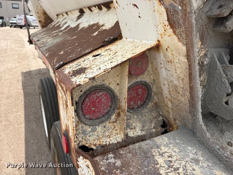 image for item NA9372 2001 Ranch end dump trailer