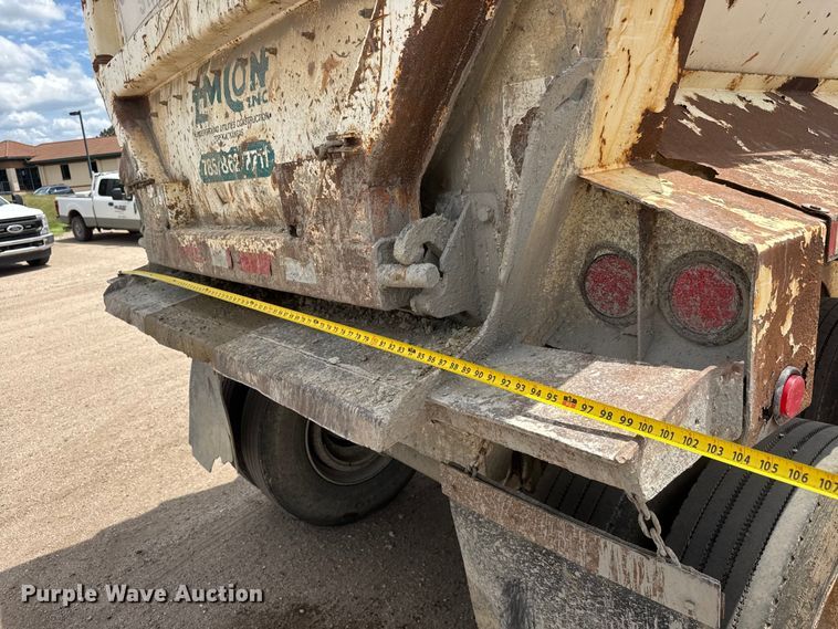 image for item NA9372 2001 Ranch end dump trailer