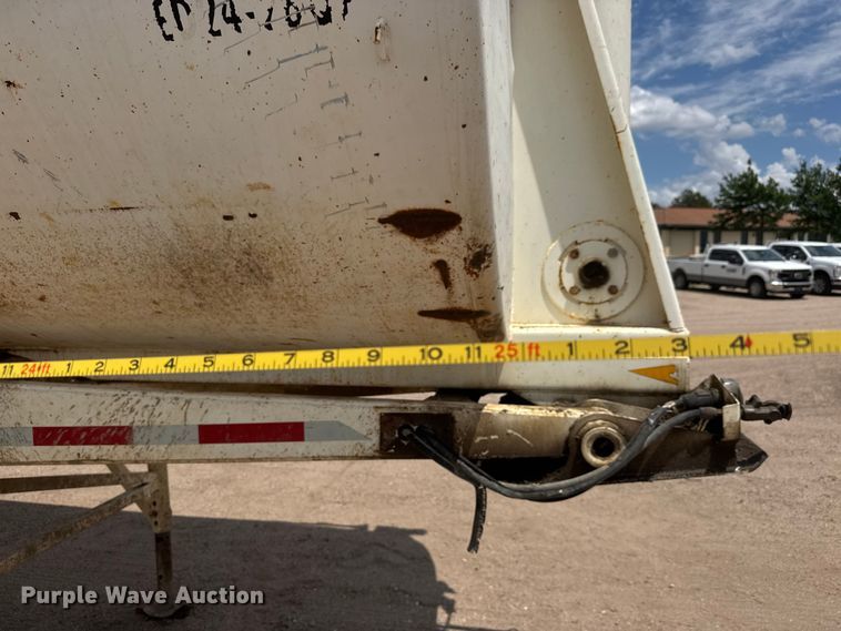 image for item NA9372 2001 Ranch end dump trailer