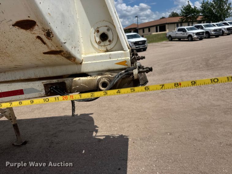 image for item NA9372 2001 Ranch end dump trailer