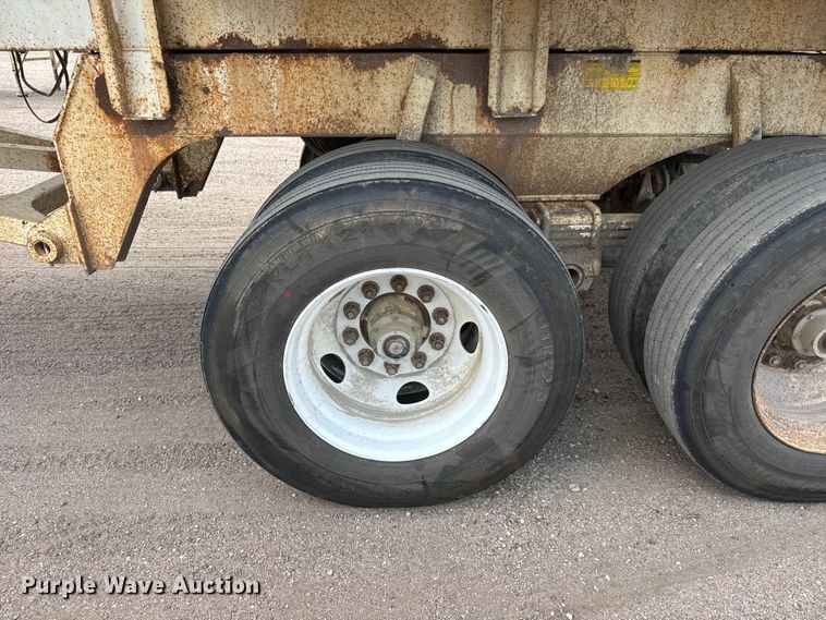 image for item NA9372 2001 Ranch end dump trailer