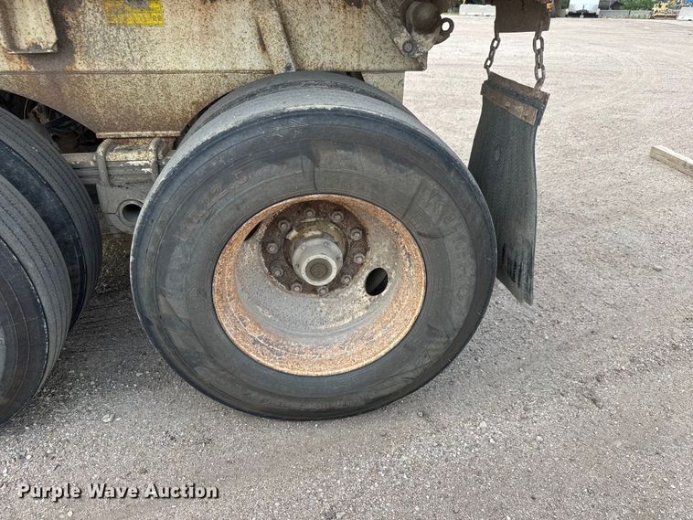 image for item NA9372 2001 Ranch end dump trailer