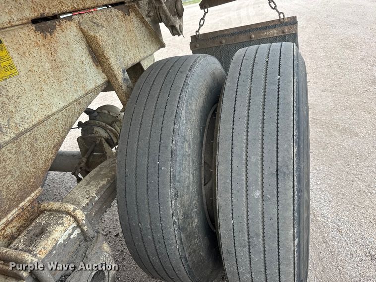 image for item NA9372 2001 Ranch end dump trailer