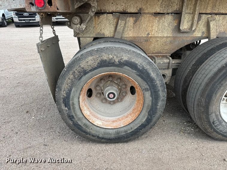 image for item NA9372 2001 Ranch end dump trailer