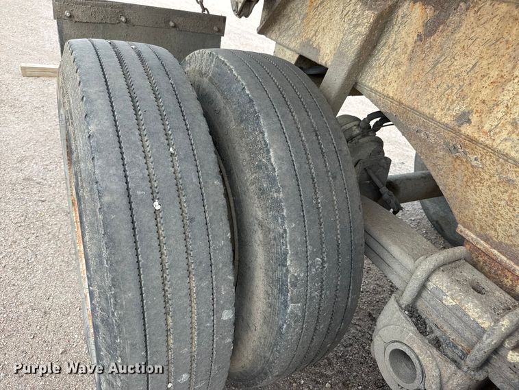 image for item NA9372 2001 Ranch end dump trailer