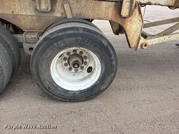 image for item NA9372 2001 Ranch end dump trailer