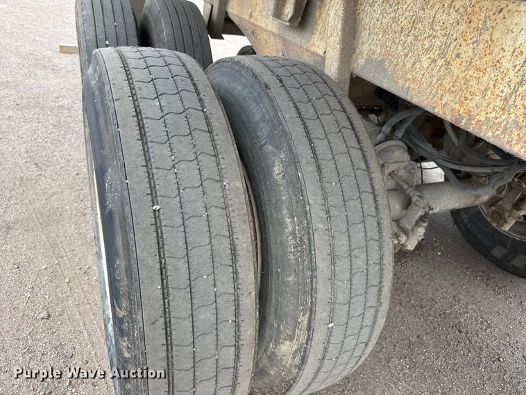 image for item NA9372 2001 Ranch end dump trailer