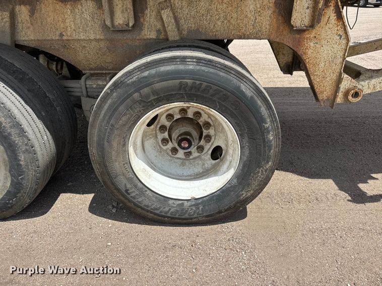 image for item NA9372 2001 Ranch end dump trailer