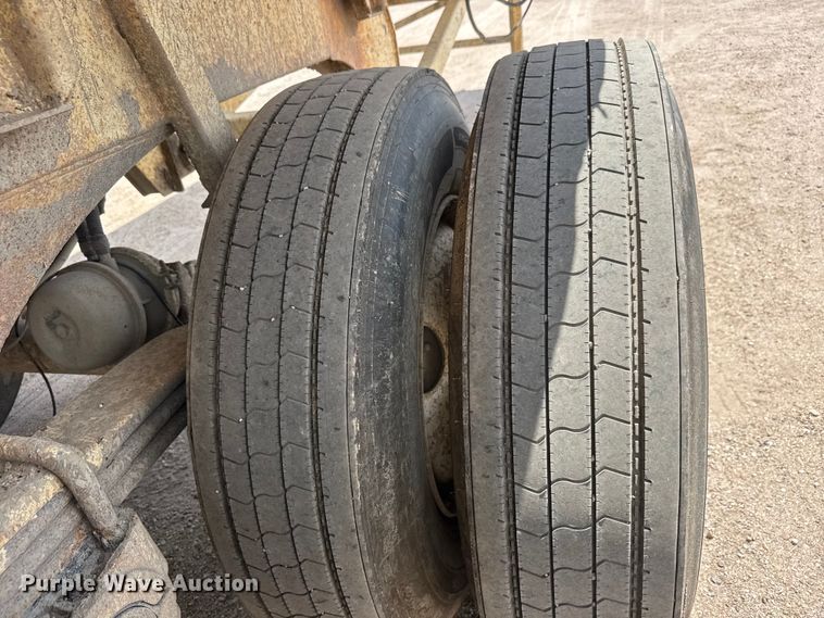 image for item NA9372 2001 Ranch end dump trailer