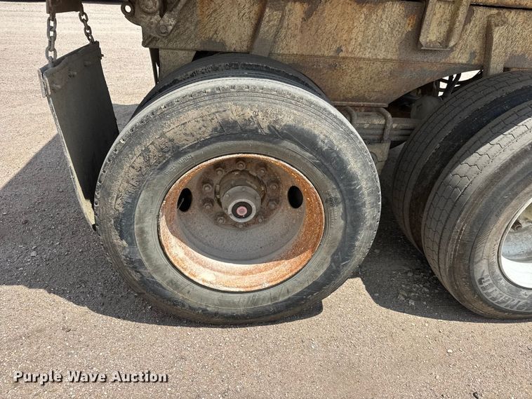 image for item NA9372 2001 Ranch end dump trailer