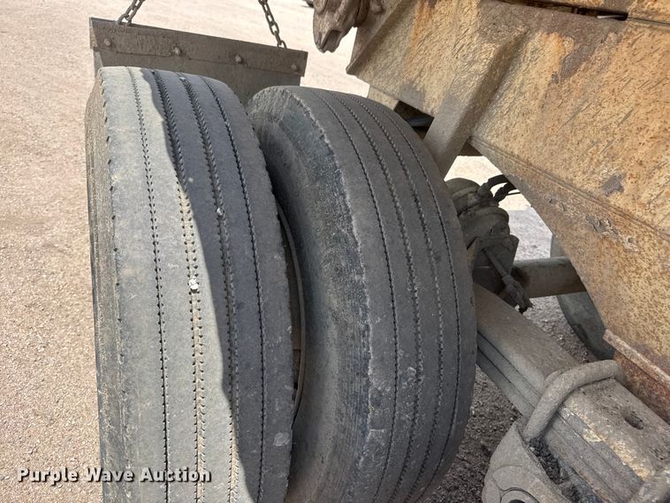 image for item NA9372 2001 Ranch end dump trailer