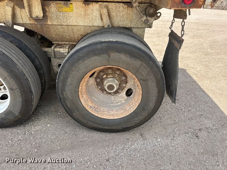 image for item NA9372 2001 Ranch end dump trailer