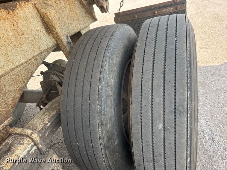 image for item NA9372 2001 Ranch end dump trailer