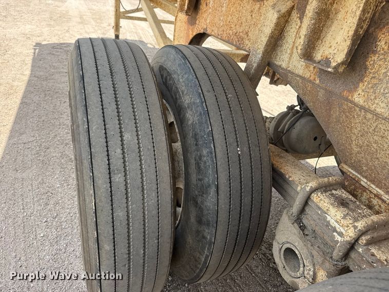image for item NA9372 2001 Ranch end dump trailer