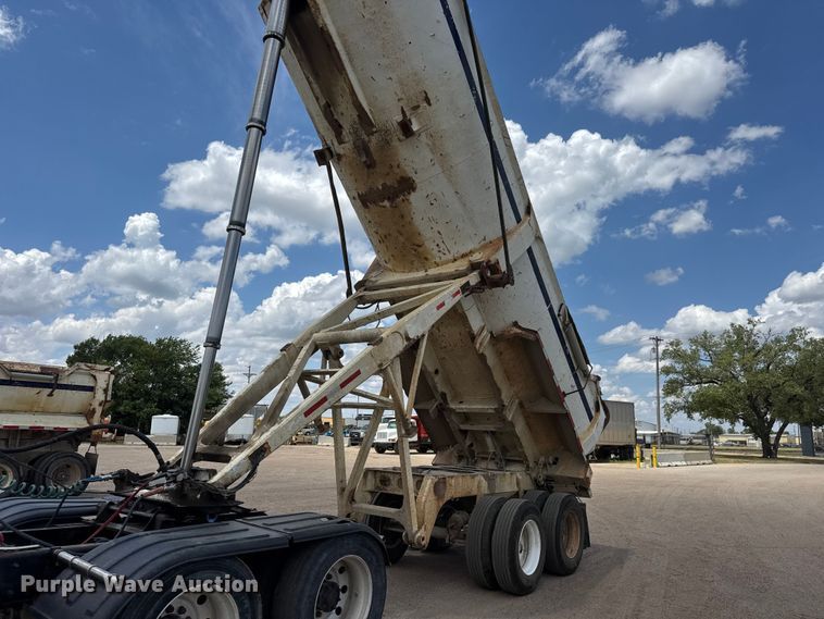 image for item NA9372 2001 Ranch end dump trailer