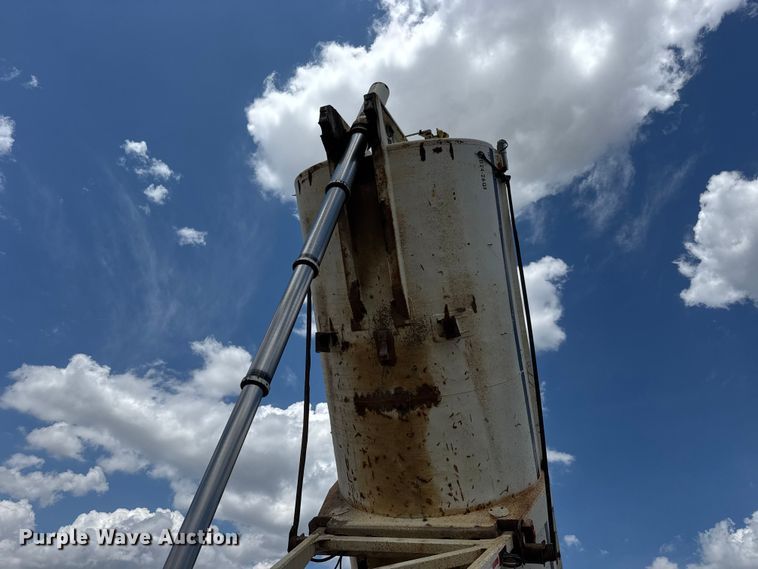 image for item NA9372 2001 Ranch end dump trailer